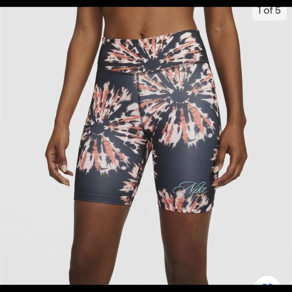 Nike one Women’s dri-fit biker shorts. Size XL. Mid rise